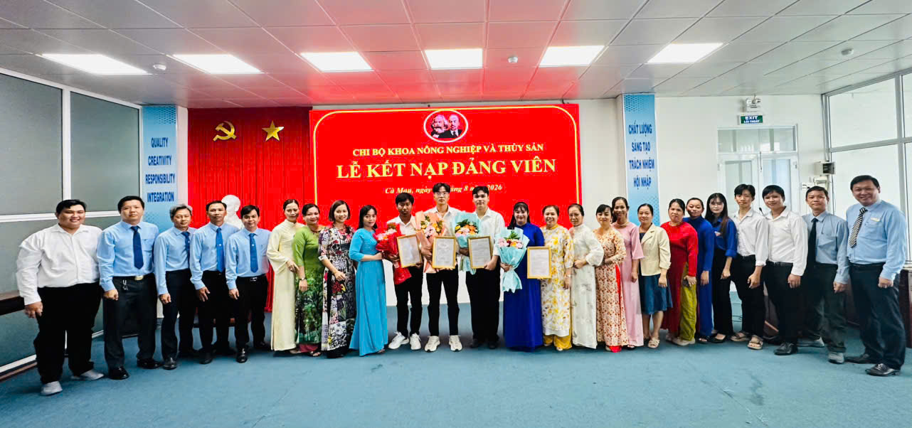 CHI BỘ KHOA NÔNG NGHIỆP VÀ THỦY SẢN TỔ CHỨC LỄ KẾT NẠP ĐẢNG VIÊN MỚI CHO 04 SINH VIÊN ƯU TÚ